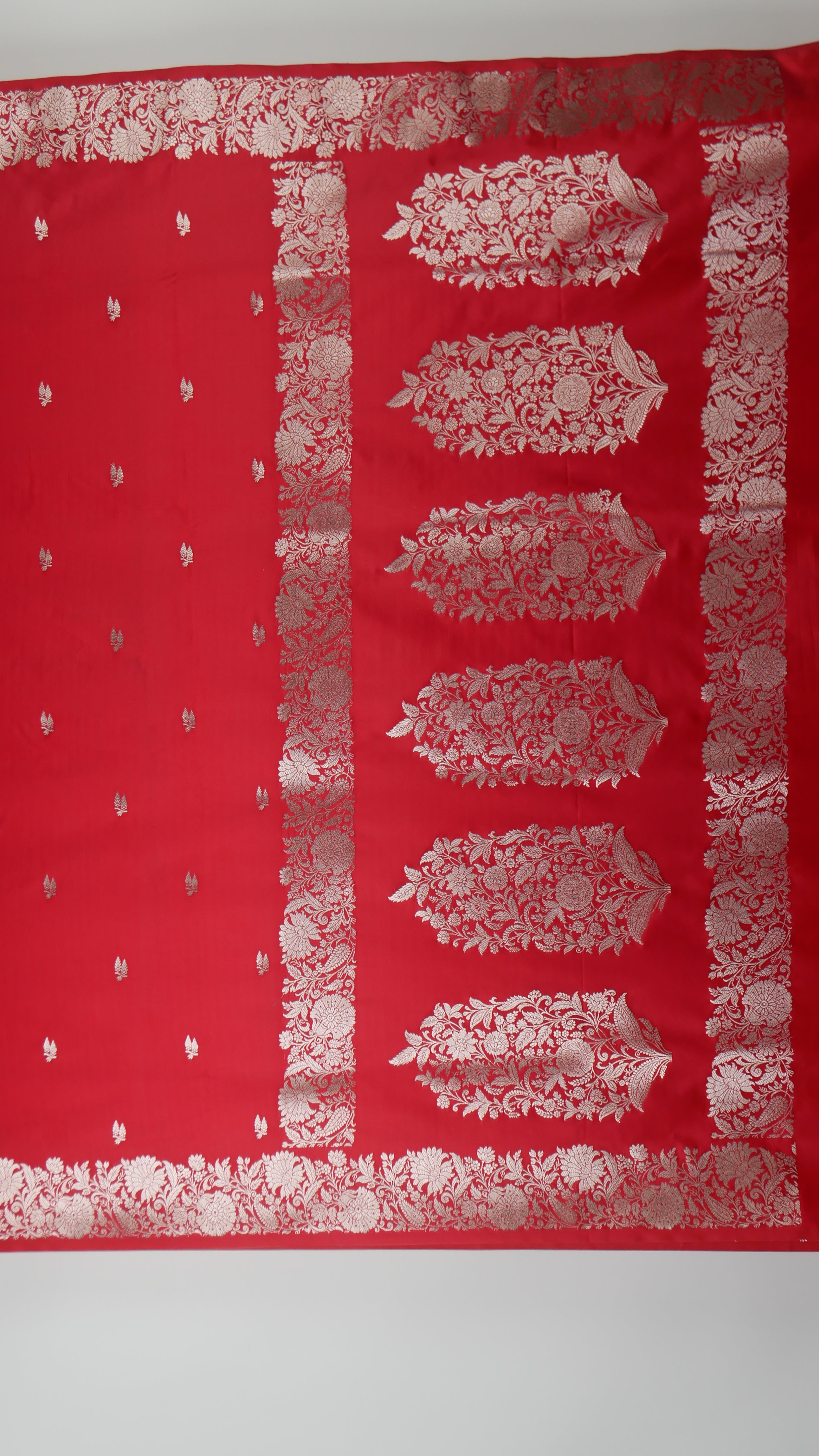 Banarasi Cross Red Shades Booti Pattern Mashru Silk Saree