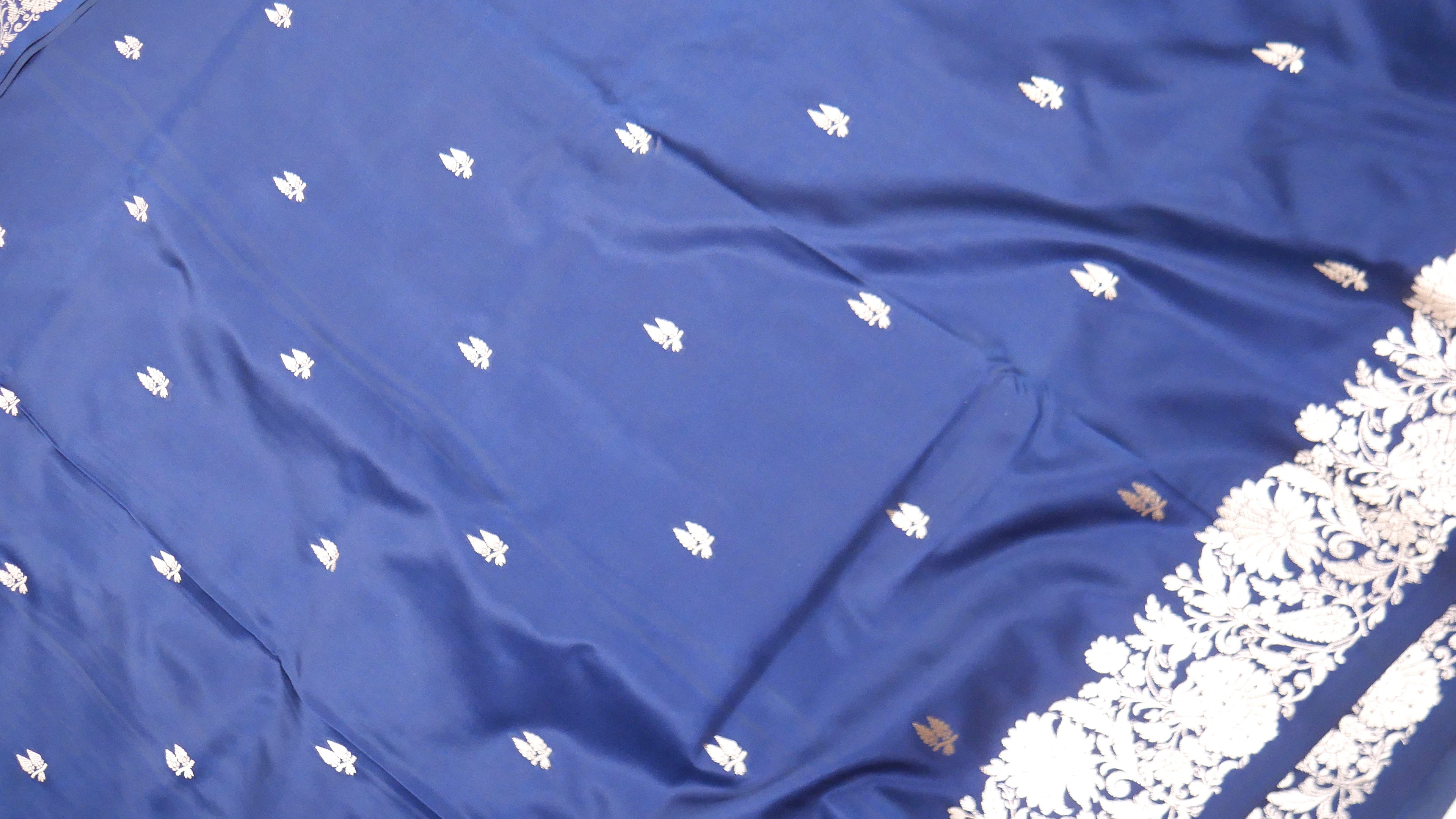 Banarasi Cross Blue Shades Booti Pattern Mashru Silk Saree