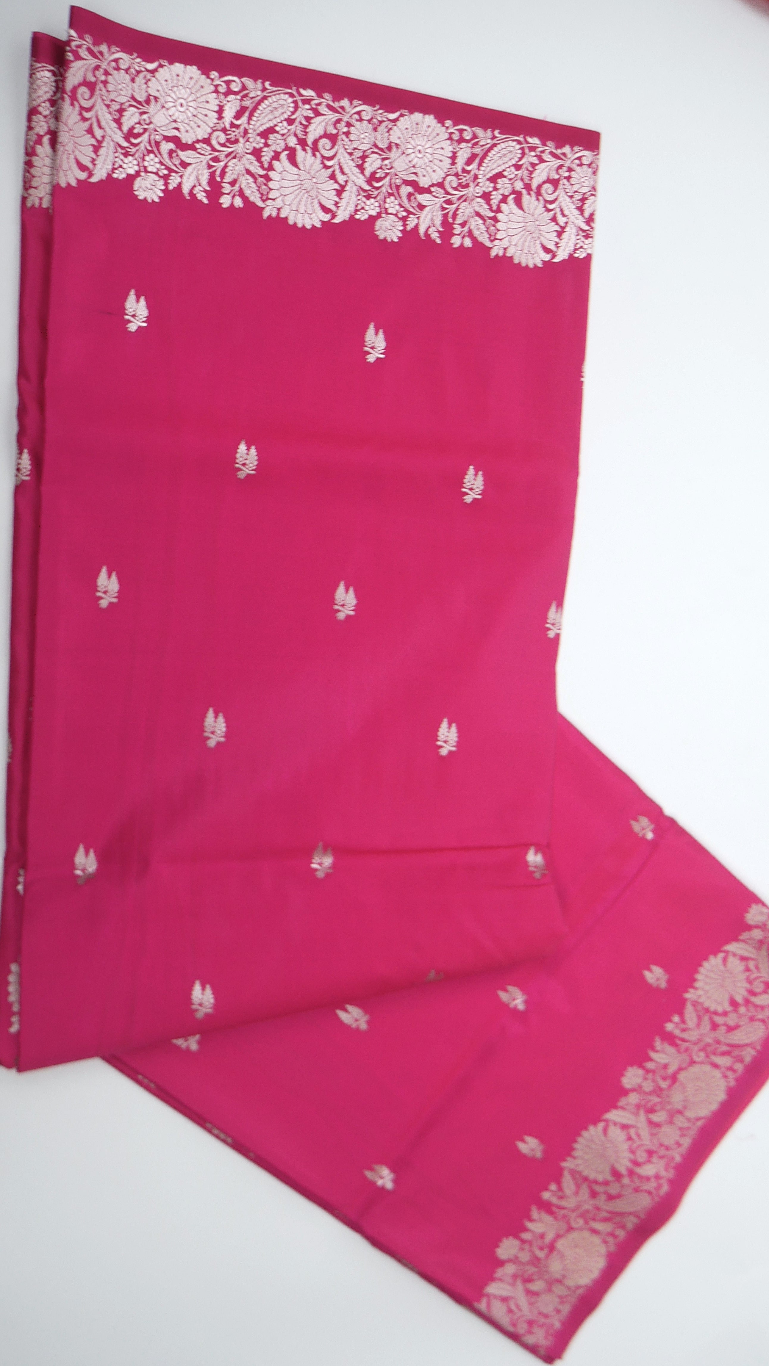 Banarasi Cross Pink Shades Booti Pattern Mashru Silk Saree