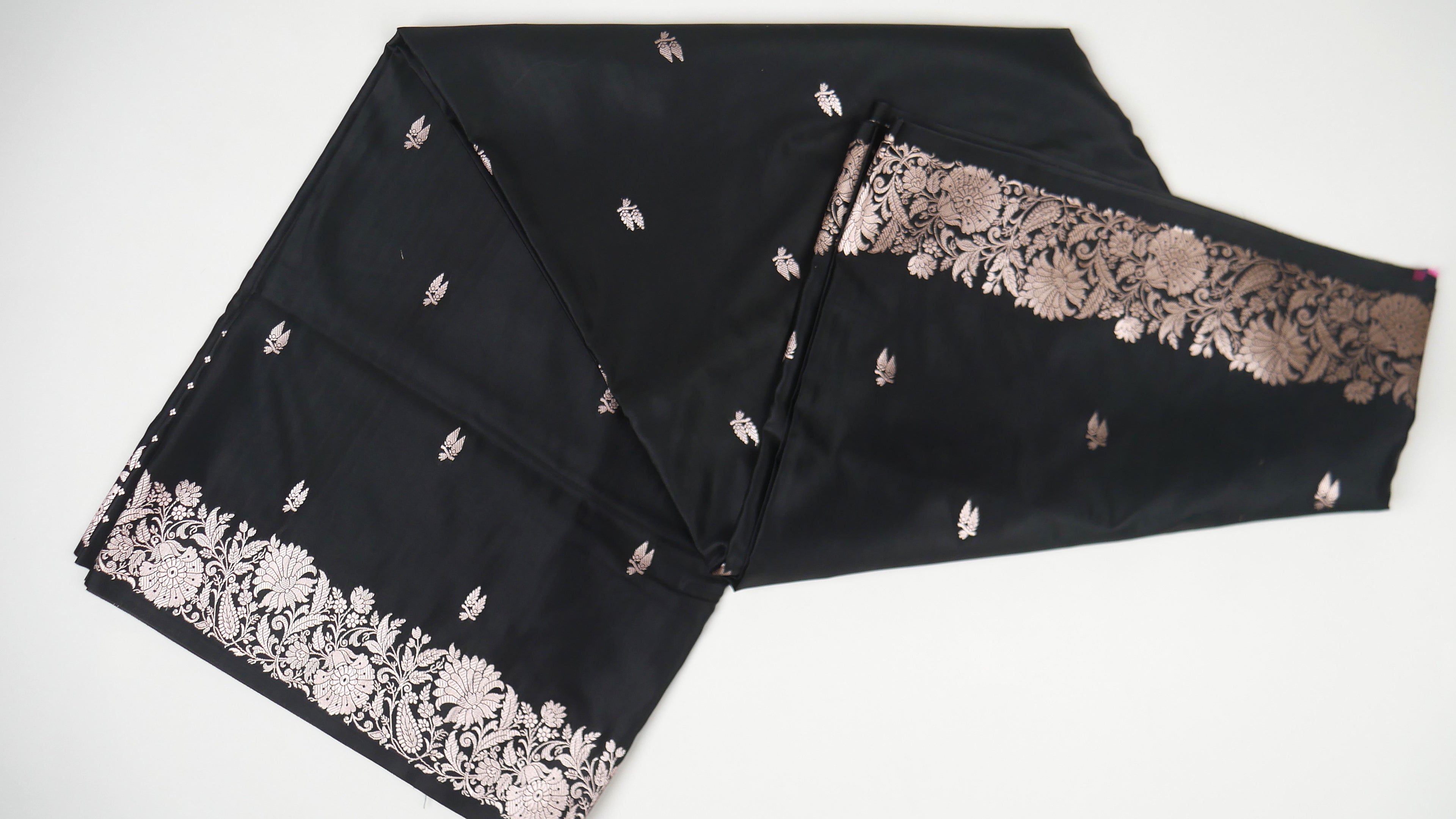Banarasi Cross Black Shades Booti Pattern Mashru Silk Saree