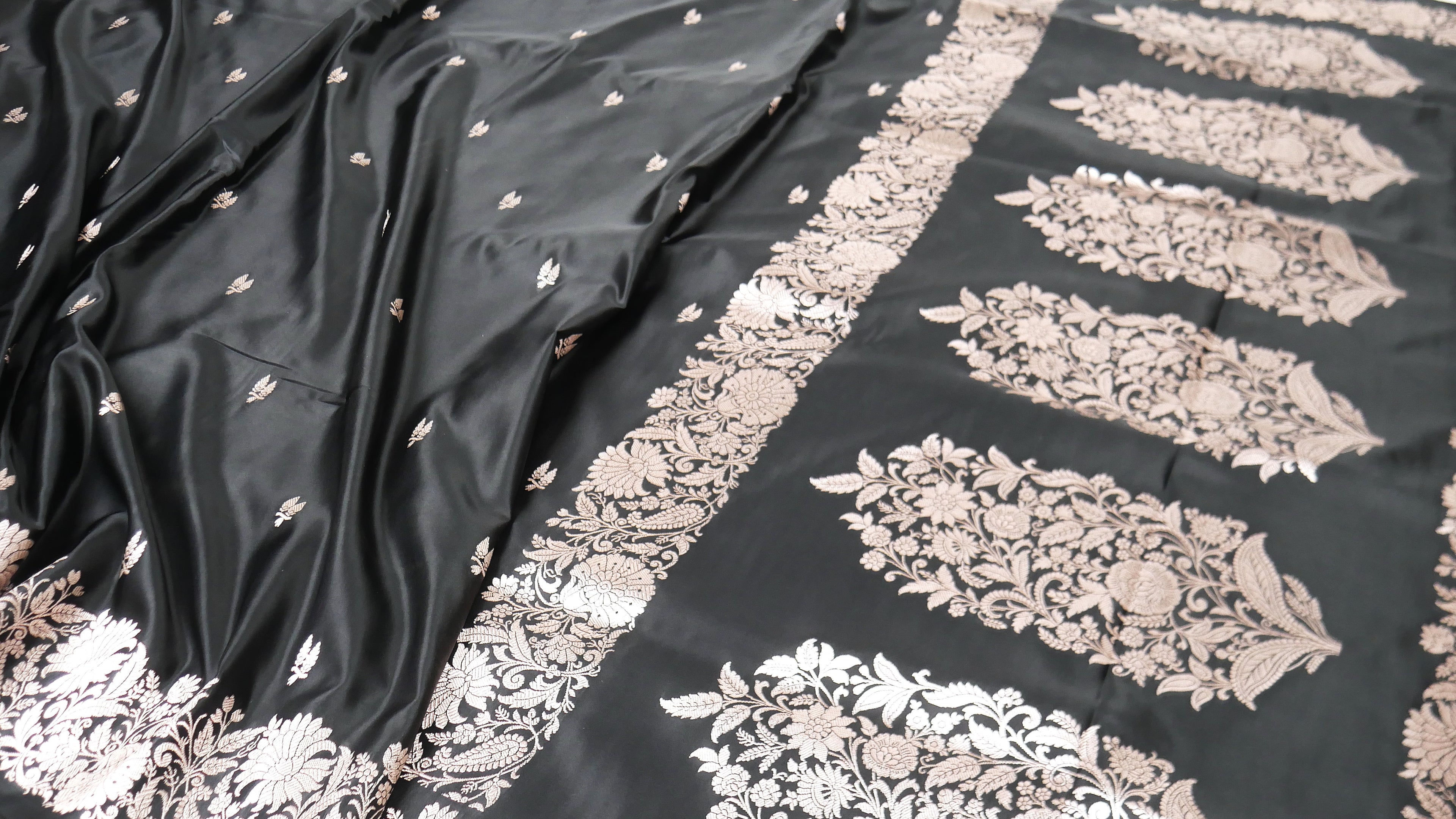 Banarasi Cross Black Shades Booti Pattern Mashru Silk Saree